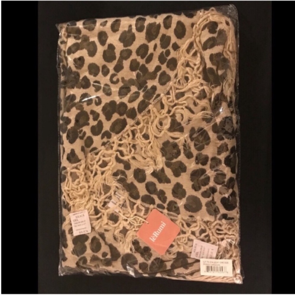 lèRumi Leopard Print Fringe Cardigan Ruana Poncho Wrap, One Size - Picture 5 of 10